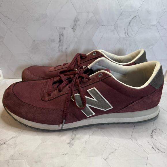 Athletic_Shoes